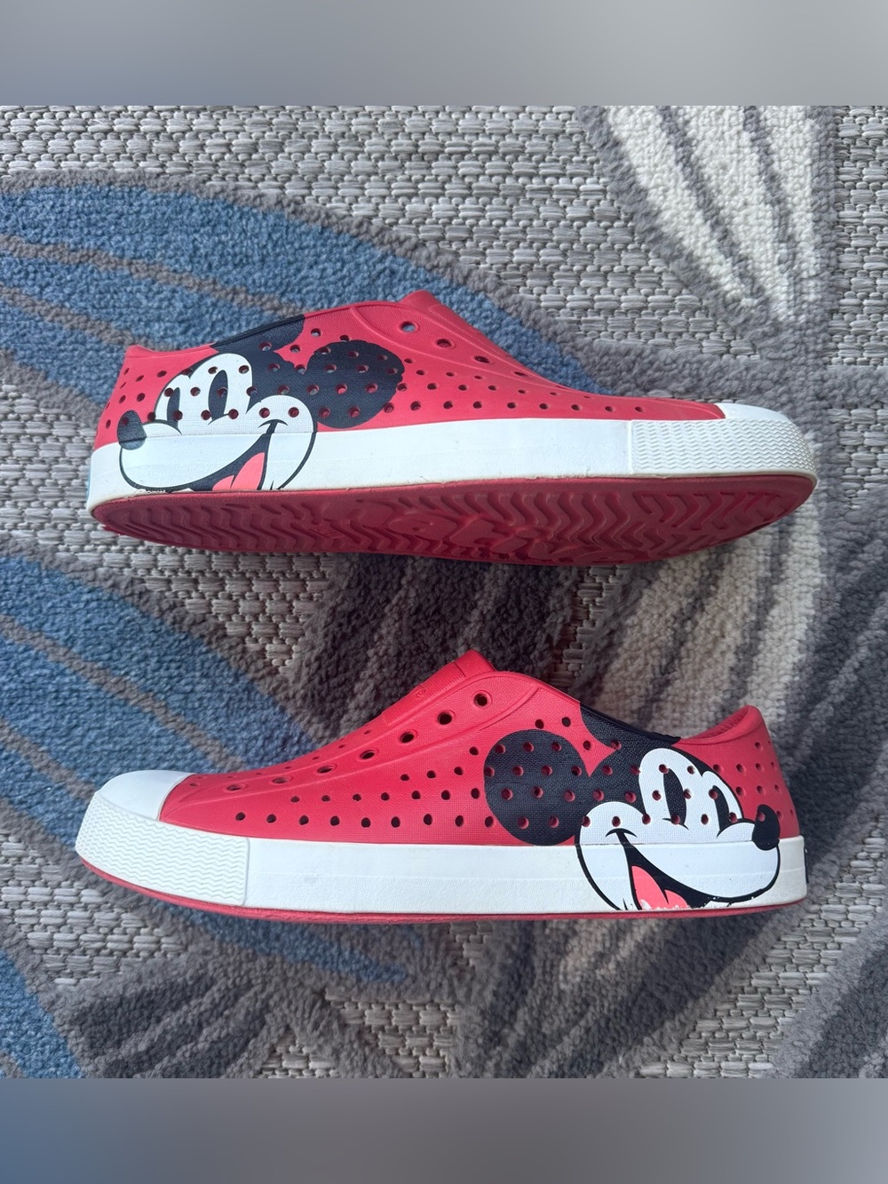 Native Shoes Jefferson Disney Mickey Mouse Red Slip On Shoes Big Kids Size J6